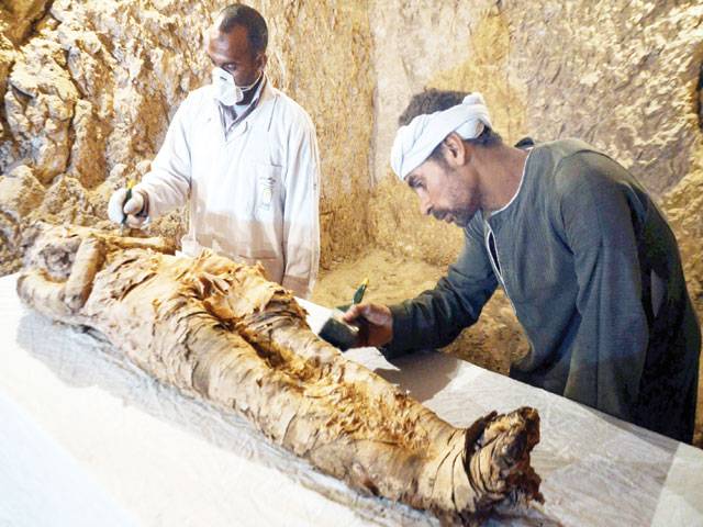 Egypt archaeologists discover new mummy