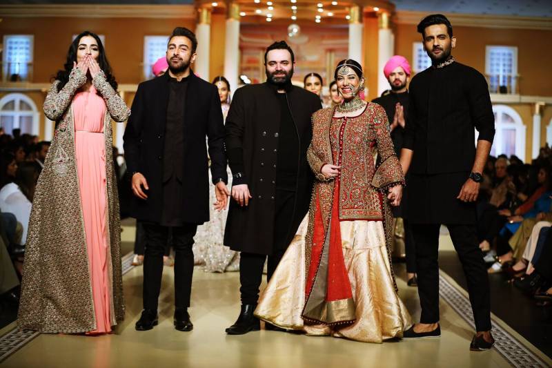 Lollywood stars dazzle on the ramp 