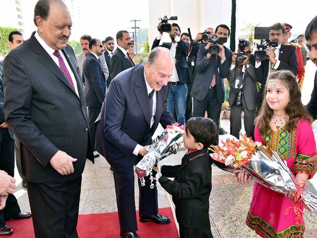  Mamnoon Hussain welcoming Prince Aga Khan at the Aiwan-e-Sadr Islamabad