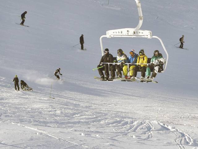 150 trapped in French Alps ski lifts