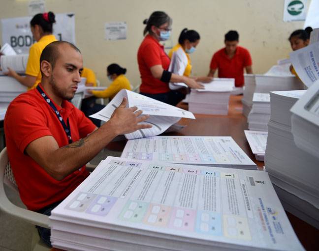 Ecuador referendum preparations