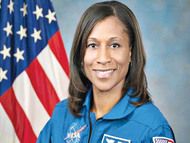 Nasa removes US astronaut from ISS mission 