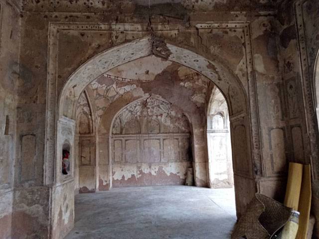 Fading grandeur of Mughal-era mosque 
