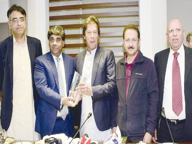 Imran reassures support to Supreme Court