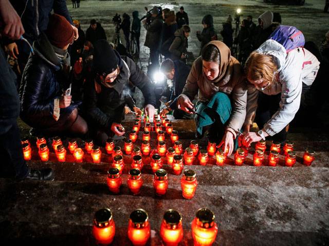 Candles vigil for plane crash victims1
