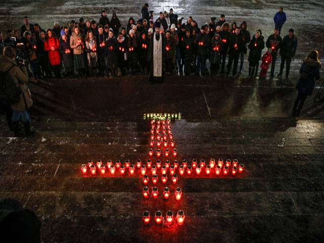 Candles vigil for plane crash victims1