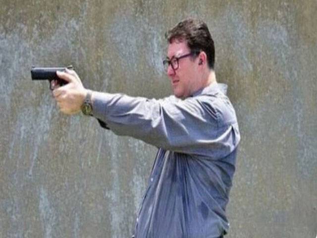 Australia politician slammed for Facebook gun photo