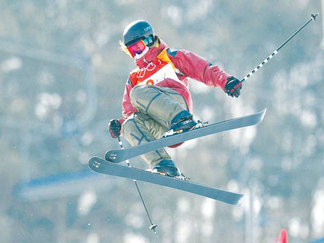 Canada's Sharpe blazes to Olympic ski halfpipe gold