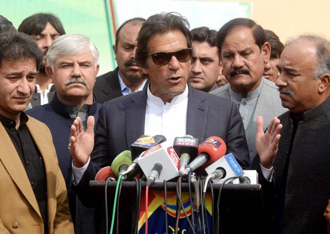 Imran warns of protest if parliament used against judiciary 