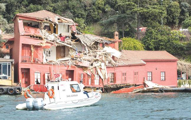Cargo vessel crashes into Istanbul waterside mansion