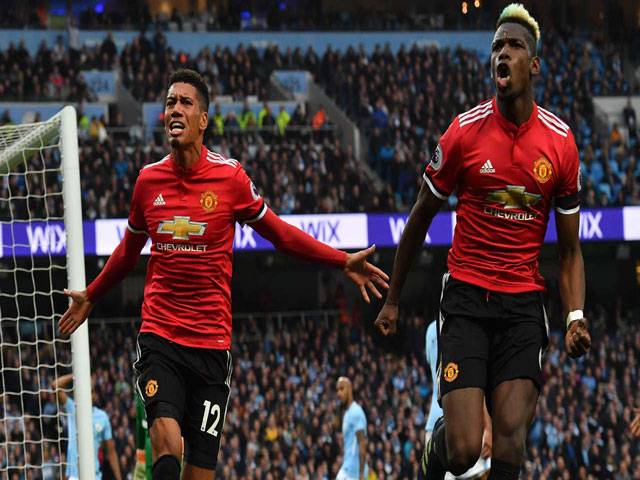 Pogba leads thrilling United comeback to keep City waiting