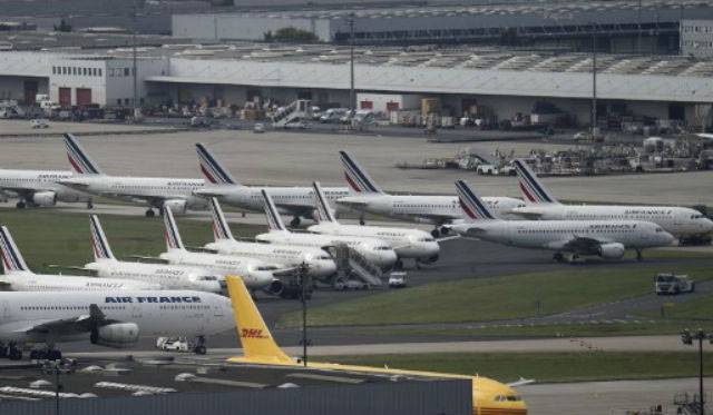 Strike cancels hundreds of flights in France