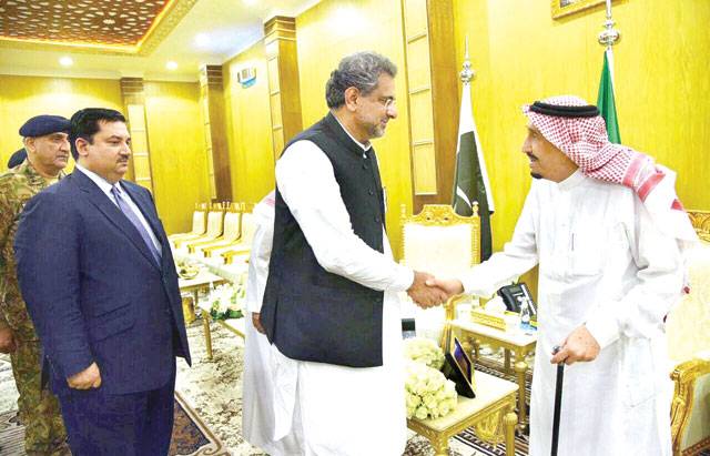 King Salman, PM Abbasi discuss Pak-Saudi ties