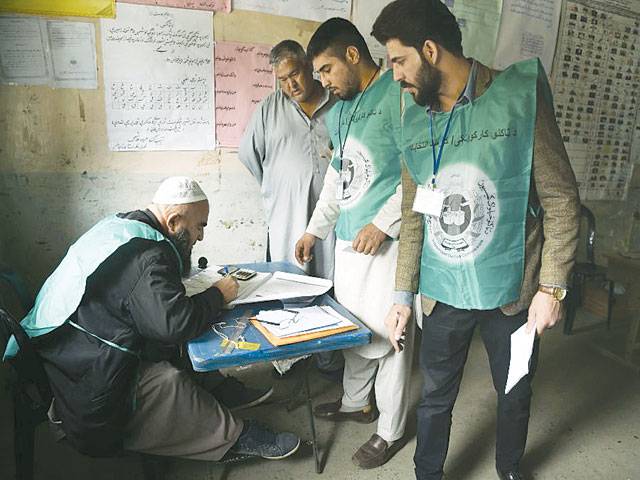 Gunmen kidnap Afghan election staff