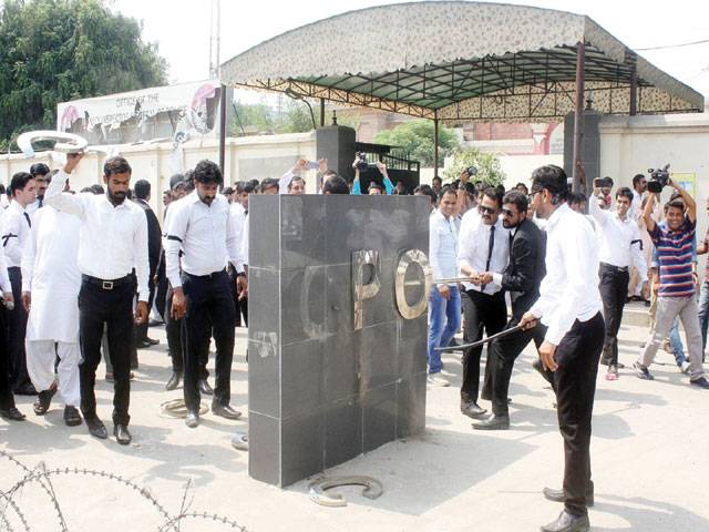 Lawyers attack CPO office in protest against FIR