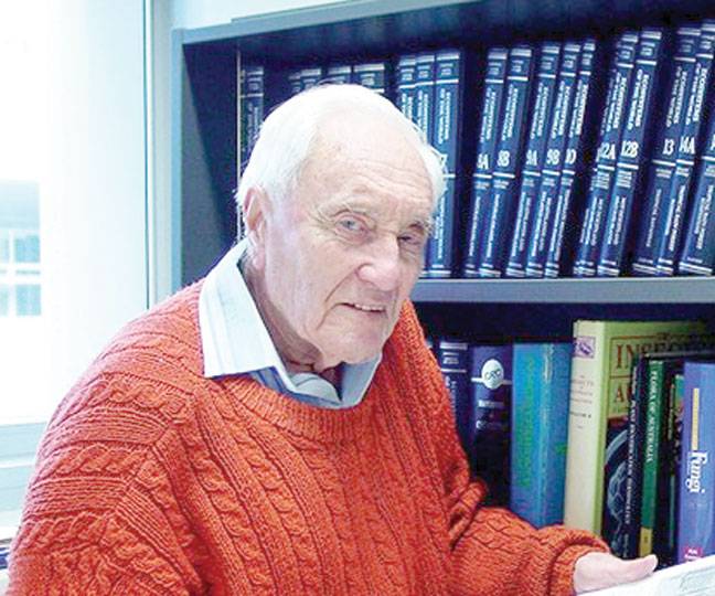Australia’s oldest scientist heads to Switzerland to end life