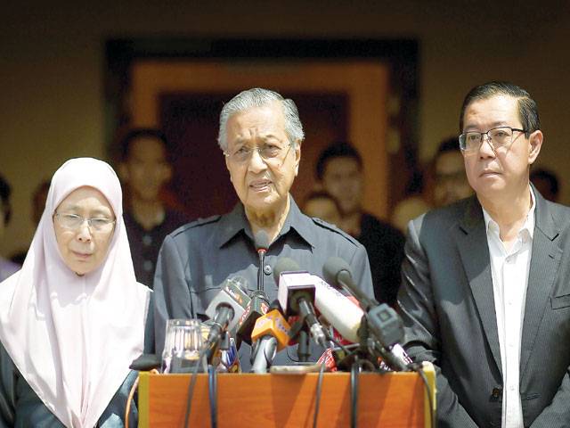 Mahathir vows to review 'fake news' law