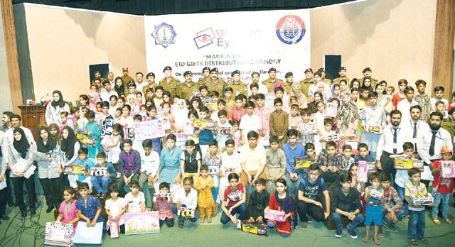 Gifts for police martyrs’ children