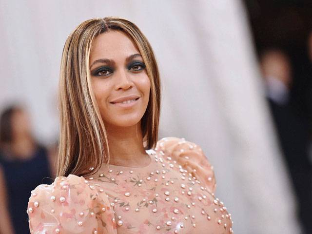 Beyonce leads S Africa anti-poverty festival for Mandela