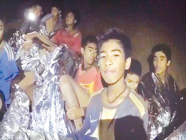 Six Thai schoolboys rescued from flooded cave
