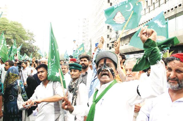 PML-N workers express solidarity with Nawaz