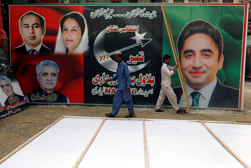 Fearful for decades, Pakistan's main parties now openly campaign in Karachi