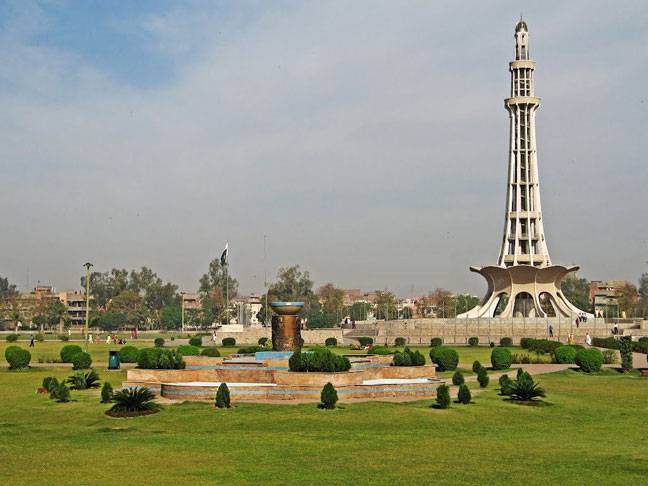 Tug of war for Takht-i-Lahore at peak