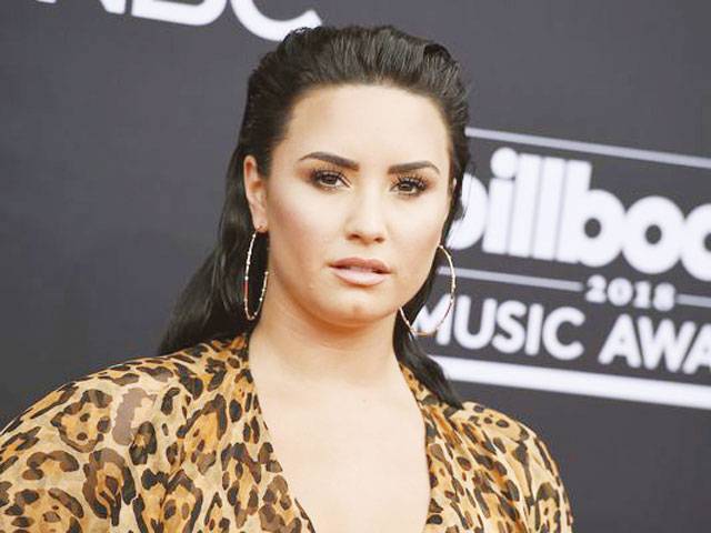 Demi experiencing complications in hospital