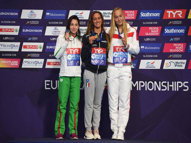 Medal ceremony for swimming final1