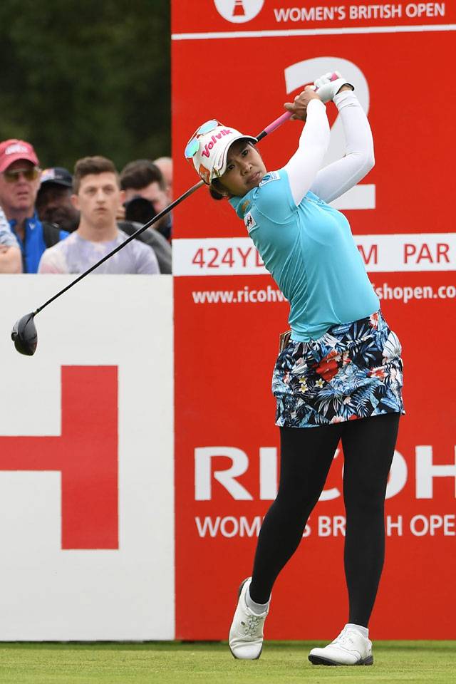 Pornanong holds nerve to stay in front at Women's British Open