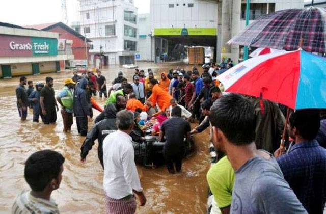 India flood crisis mounts as 324 confirmed dead