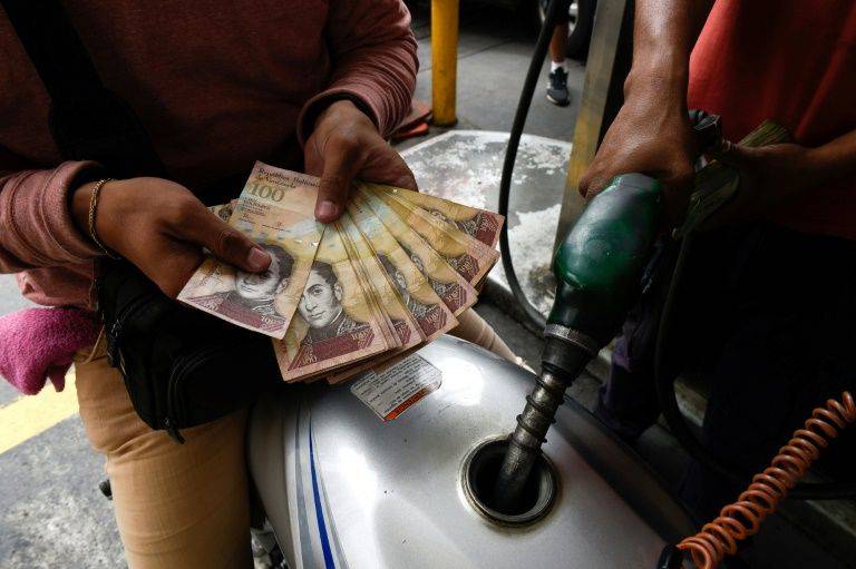 Venezuela relaunches currency, analysts warn of worsened crisis