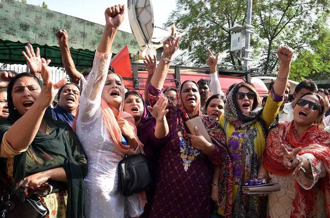 Jubilant supporters of Nawaz Sharif