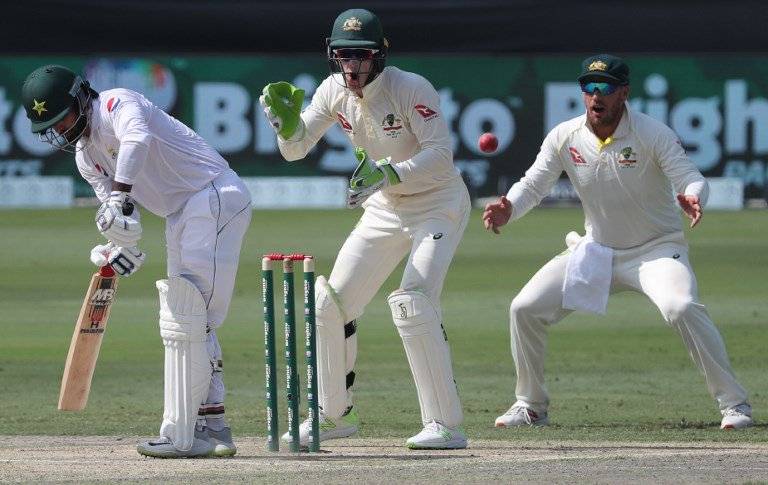 Ton-up Hafeez helps Pakistan dominate Australia