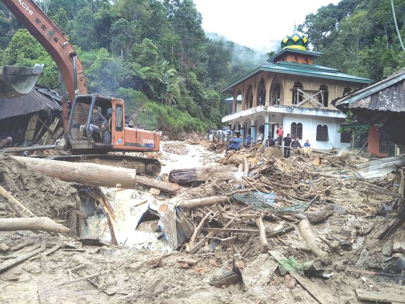 22 dead in Indonesia floods and landslides