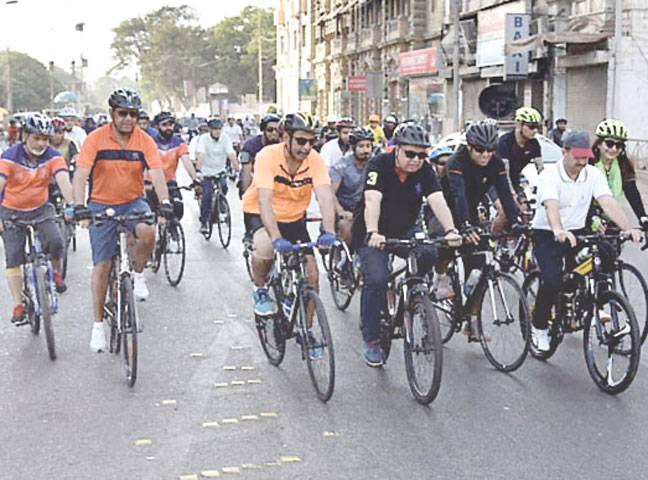 Governor wants promotion of cycling