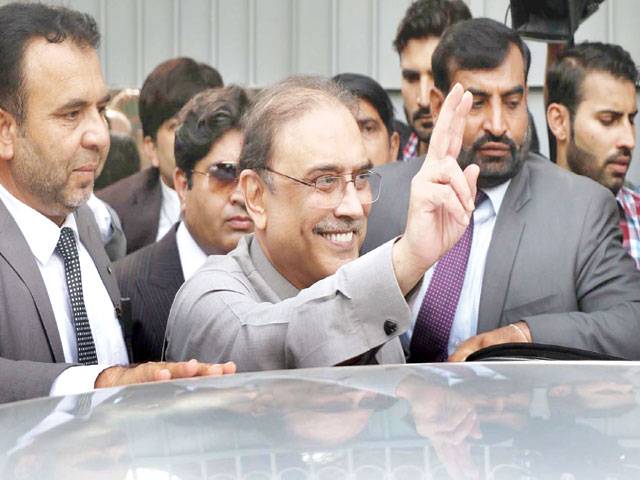 Zardari, Faryal appear in banking court