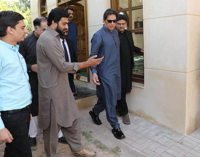 PM visits newly-built Bani Gala mosque