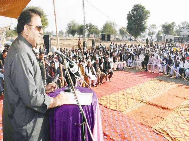 Recovery of looted money can end crisis: Fawad