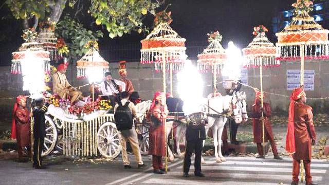 Indian groom marries despite being shot