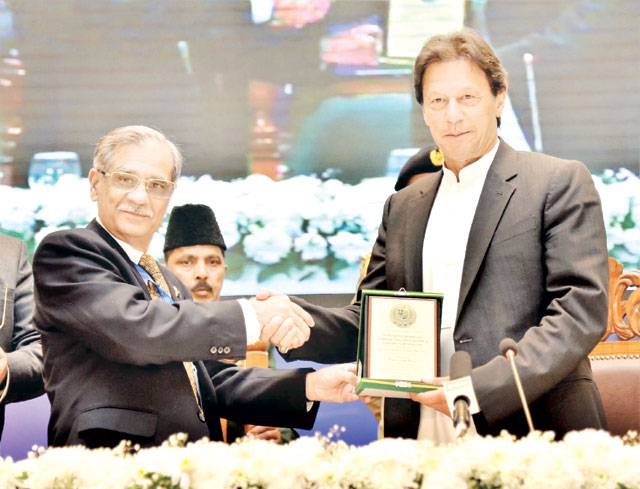 PM praises SC for taking up vital national issues
