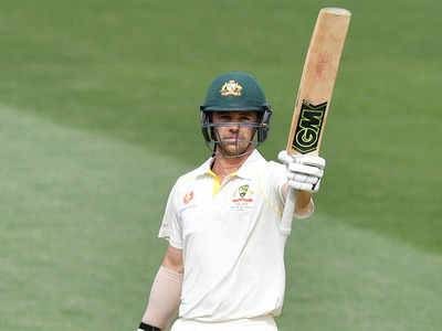 Head holds on to give Australia hope in Adelaide
