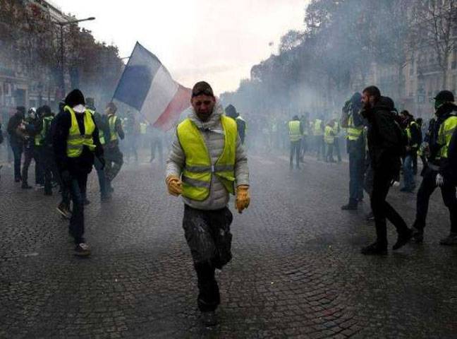 Yellow Vest rallies in France to continue despite Macron’s concessions