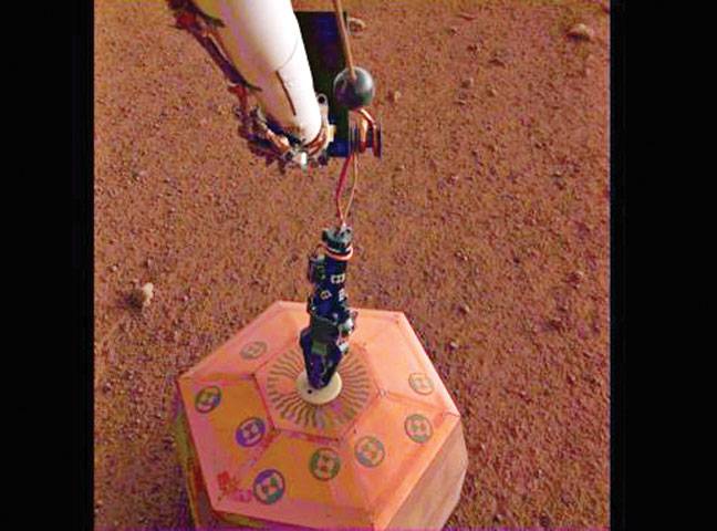 Nasa's InSight deploys 'Marsquake' instrument