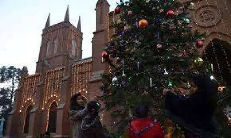 City celebrates Christmas with traditional zeal