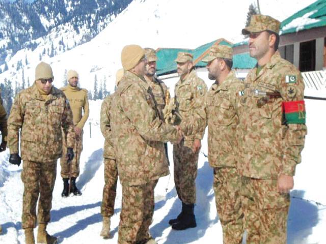 Corps Commander discusses LoC issues with AJK PM