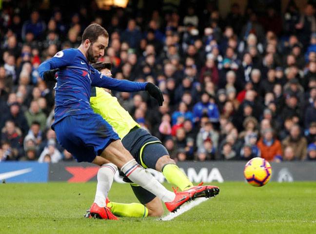 Higuain the hero for Chelsea as Spurs go second 