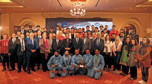 Air Chief awards medals to winners of International Ski events