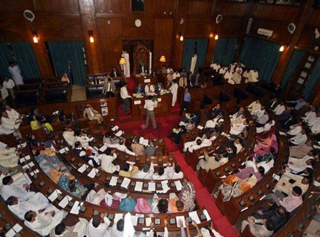 Sindh Assembly urges Centre to review Haj expenses
