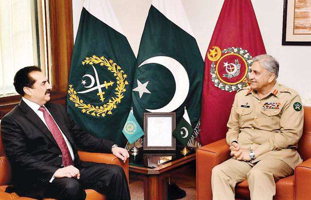 Ex-COAS Gen Raheel meets Gen Bajwa